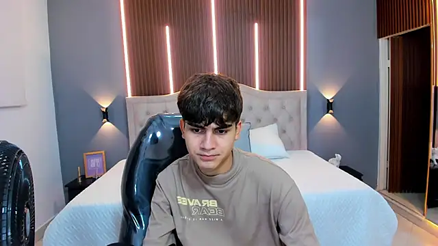 Snapshot of Tommy18__ chatting on September 16, 3:29 am Tommy18   online show from September 16, 3:29 am