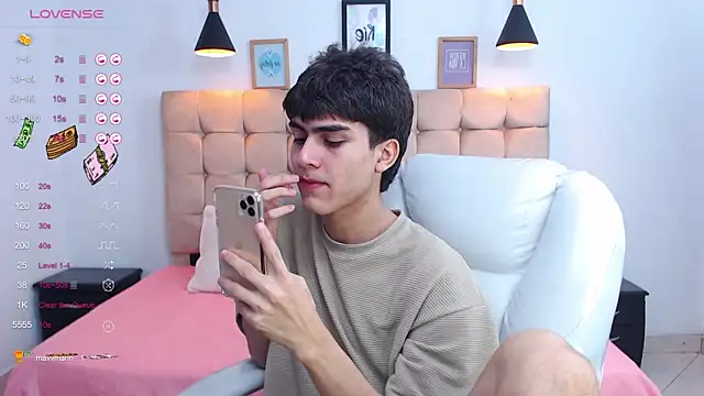 Snapshot of Tommy18__ chatting on January 28, 6:27 am Tommy18   online show from January 28, 6:27 am