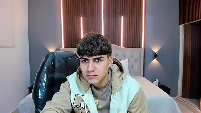 Snapshot of Tommy18__ chatting on October 9, 3:33 am Tommy18   online show from October 9, 3:33 am