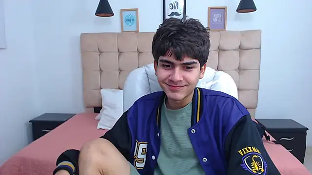 Snapshot of Tommy18__ chatting on February 7, 6:35 am Tommy18   online show from February 7, 6:35 am