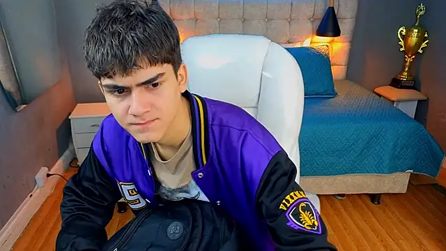 Snapshot of Tommy18__ chatting on March 18, 4:29 am Tommy18   online show from March 18, 4:29 am