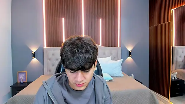 Snapshot of Tommy18__ chatting on October 3, 3:55 am Tommy18   online show from October 3, 3:55 am