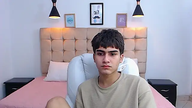 Snapshot of Tommy18__ chatting on January 17, 6:26 am Tommy18   online show from January 17, 6:26 am