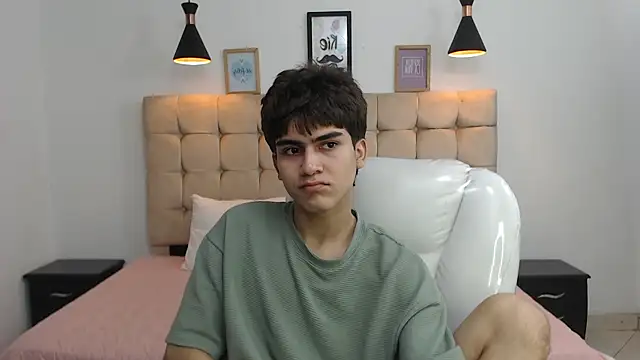 Snapshot of Tommy18__ chatting on January 29, 4:58 am Tommy18   online show from January 29, 4:58 am