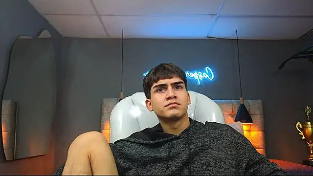 Snapshot of Tommy18__ chatting on March 5, 5:18 am Tommy18   online show from March 5, 5:18 am