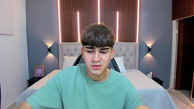 Snapshot of Tommy18__ chatting on October 10, 3:44 am Tommy18   online show from October 10, 3:44 am