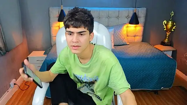 Snapshot of Tommy18__ chatting on March 15, 8:15 am Tommy18   online show from March 15, 8:15 am