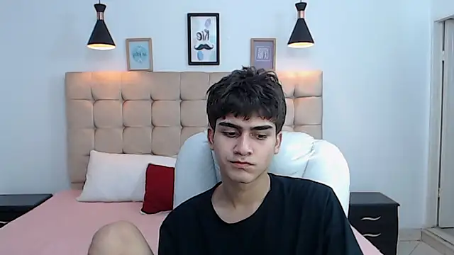 Snapshot of Tommy18__ chatting on January 16, 6:03 am Tommy18   online show from January 16, 6:03 am