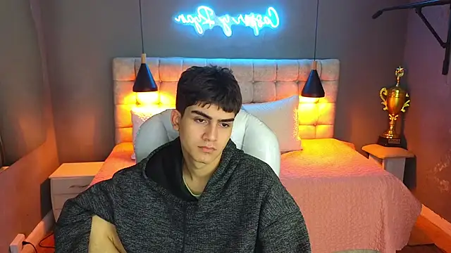 Snapshot of Tommy18__ chatting on March 7, 5:51 am Tommy18   online show from March 7, 5:51 am