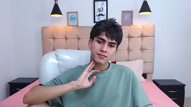 Snapshot of Tommy18__ chatting on January 23, 6:28 am Tommy18   online show from January 23, 6:28 am