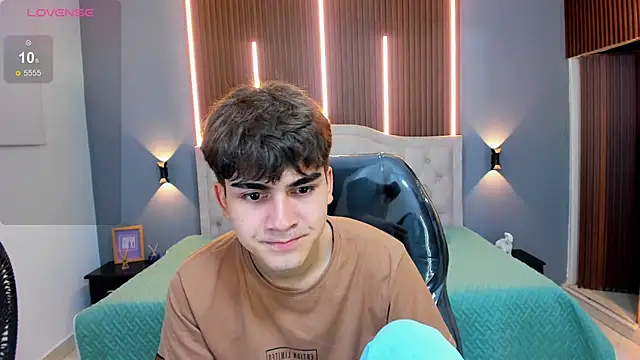 Snapshot of Tommy18__ chatting on September 12, 4:01 am Tommy18   online show from September 12, 4:01 am