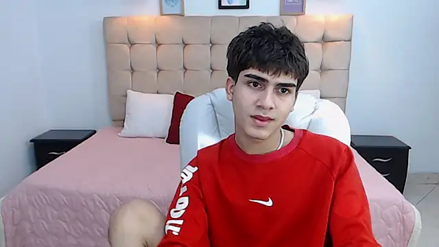 Snapshot of Tommy18__ chatting on January 15, 6:12 am Tommy18   online show from January 15, 6:12 am