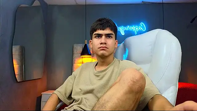 Snapshot of Tommy18__ chatting on February 26, 6:58 am Tommy18   online show from February 26, 6:58 am