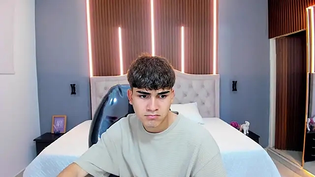 Tommy18   online show from October 31, 4:03 am