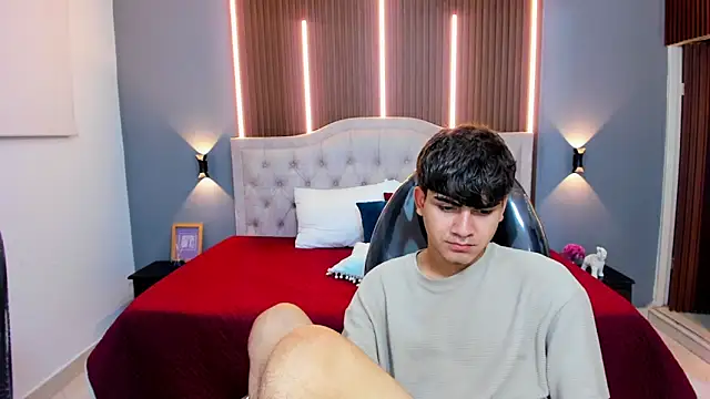 Snapshot of Tommy18__ chatting on October 24, 3:52 am Tommy18   online show from October 24, 3:52 am