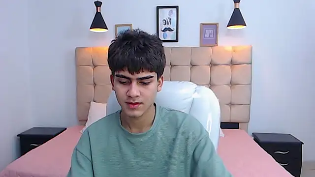 Snapshot of Tommy18__ chatting on January 18, 6:20 am Tommy18   online show from January 18, 6:20 am