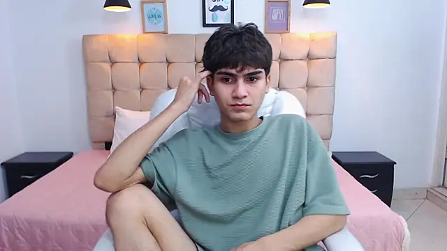 Snapshot of Tommy18__ chatting on January 31, 5:51 am Tommy18   online show from January 31, 5:51 am