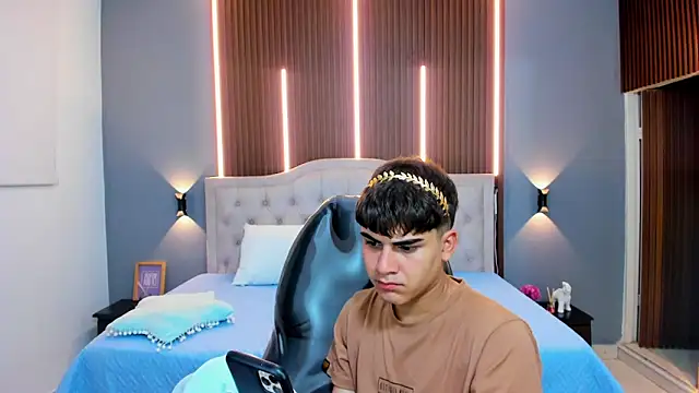 Snapshot of Tommy18__ chatting on October 28, 3:31 am Tommy18   online show from October 28, 3:31 am