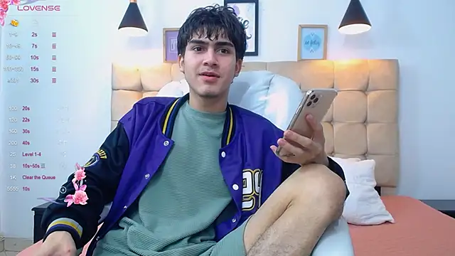 Snapshot of Tommy18__ chatting on February 9, 6:54 am Tommy18   online show from February 9, 6:54 am