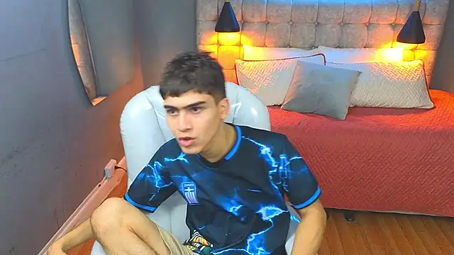 Snapshot of Tommy18__ chatting on February 21, 6:40 am Tommy18   online show from February 21, 6:40 am