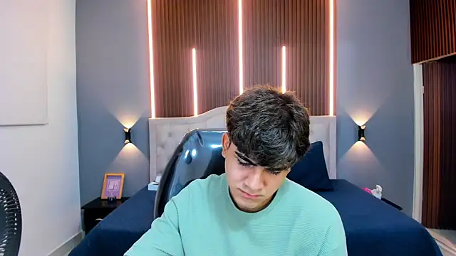 Snapshot of Tommy18__ chatting on October 19, 4:28 am Tommy18   online show from October 19, 4:28 am