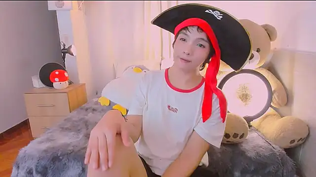 AllanYong18 online show from April 3, 7:05 am