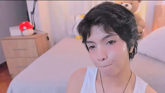 AllanYong18 online show from March 5, 7:04 am