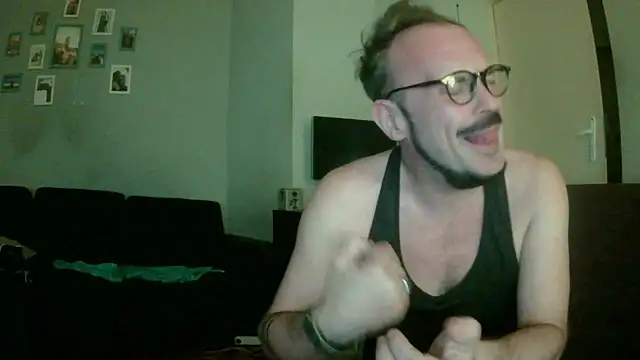 Snapshot of GaySexxPL chatting on September 11, 8:52 pm GaySexxPL online show from September 11, 8:52 pm