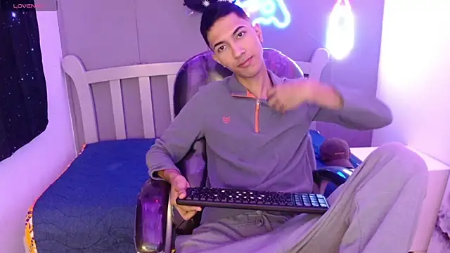 Snapshot of HarolddXL chatting on January 13, 12:45 pm HarolddXL online show from January 13, 12:45 pm