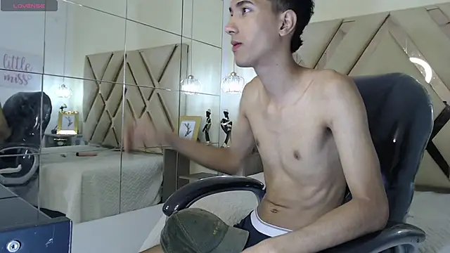 Snapshot of HarolddXL chatting on February 2, 12:46 pm HarolddXL online show from February 2, 12:46 pm