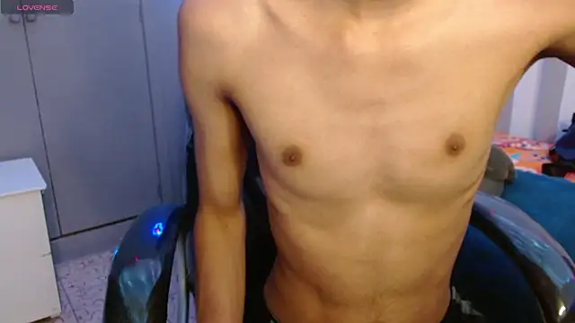 Snapshot of HarolddXL chatting on January 30, 12:27 pm HarolddXL online show from January 30, 12:27 pm