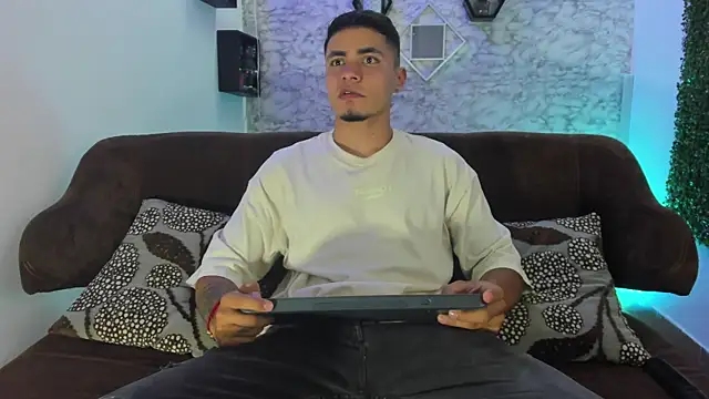 Thomass conor online show from November 18, 5:49 pm