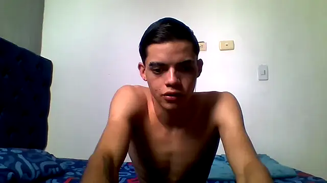 Latinos 2001 online show from May 27, 4:26 pm