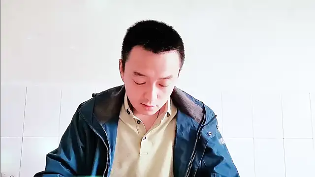 Snapshot of swg176 chatting on October 10, 7:35 am swg176 online show from October 10, 7:35 am