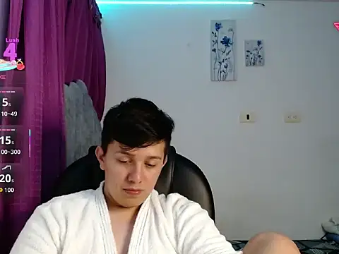 Snapshot of Alan_red chatting on October 30, 12:24 am Alan red online show from October 30, 12:24 am