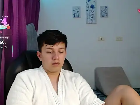 Snapshot of Alan_red chatting on September 25, 1:26 am Alan red online show from September 25, 1:26 am