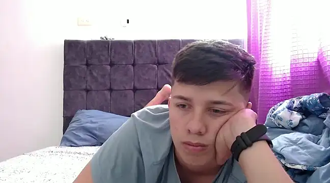 Snapshot of Alan_red chatting on January 20, 7:25 pm Alan red online show from January 20, 7:25 pm