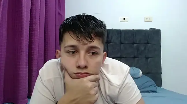 Snapshot of Alan_red chatting on January 23, 2:12 am Alan red online show from January 23, 2:12 am