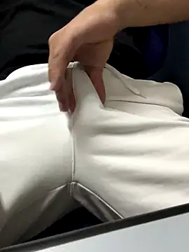 Snapshot of Greeneyes0820 chatting on October 28, 8:28 am Greeneyes0820 online show from October 28, 8:28 am