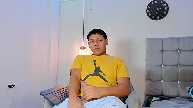 Tylerdrdn online show from November 10, 6:18 am