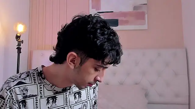 Alezzandro  online show from October 6, 8:46 pm