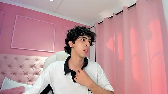 Alezzandro  online show from January 26, 2:41 pm