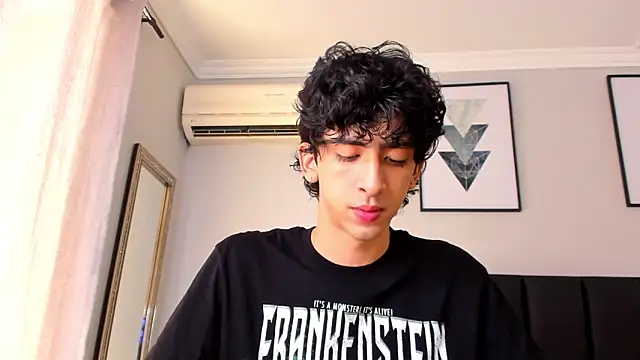 Alezzandro  online show from March 15, 4:54 pm