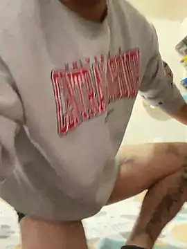 paullliliu online show from January 22, 11:32 pm