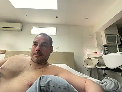 justeqqun online show from March 8, 11:14 am