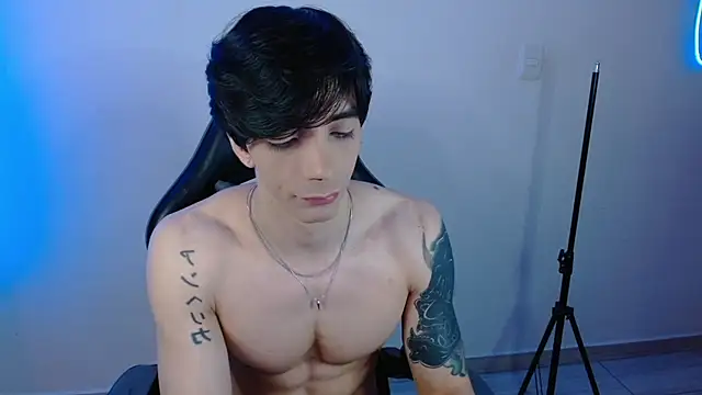 H3ll B0I online show from January 15, 10:56 pm