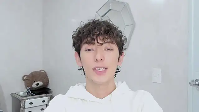 miketwink online show from February 15, 9:01 pm