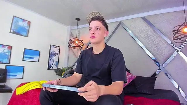 Snapshot of Thomas_May4rs chatting on March 20, 3:34 am Thomas May4rs online show from March 20, 3:34 am