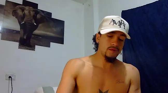 Snapshot of Keiviid chatting on February 7, 11:01 am Keiviid online show from February 7, 11:01 am