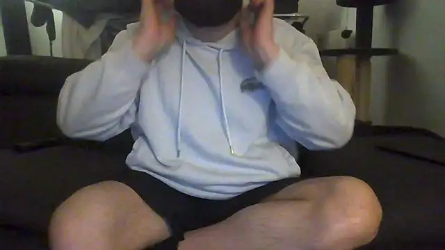 Snapshot of Zer_oki chatting on February 23, 12:37 am Zer oki online show from February 23, 12:37 am